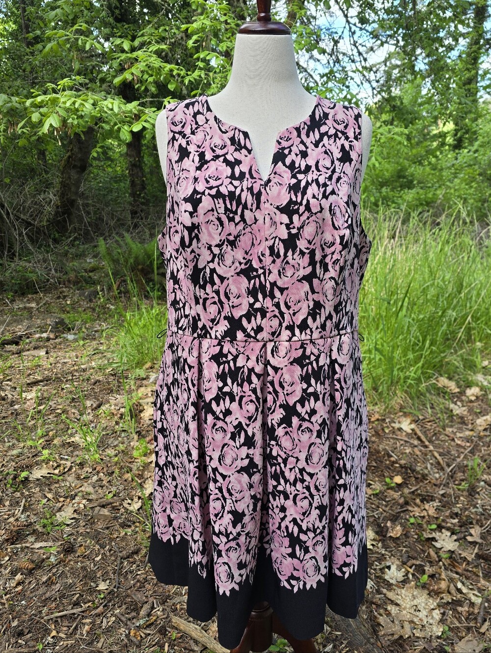 Luxe by Carmen Marc Valvo Pink Floral Sleeveless Pleated Dress